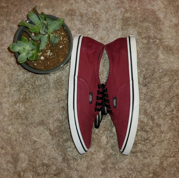 VANS - Picture 6 of 9